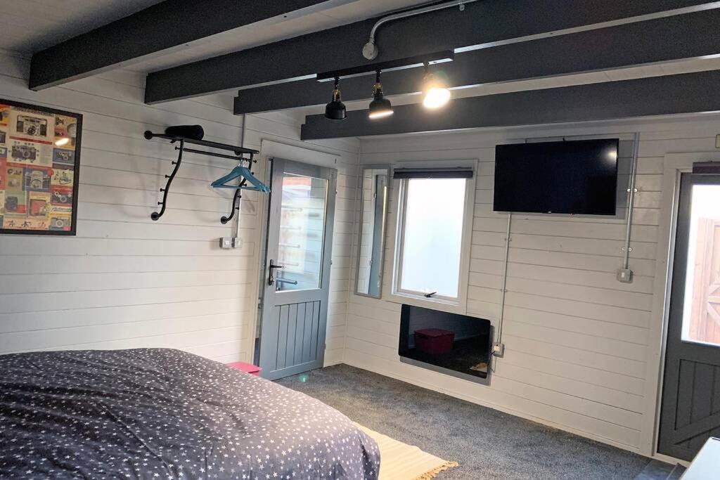Cosy, Self-Contained Garden Room In City Centre! Герефорд Екстер'єр фото