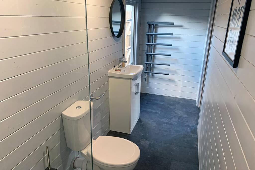 Cosy, Self-Contained Garden Room In City Centre! Герефорд Екстер'єр фото