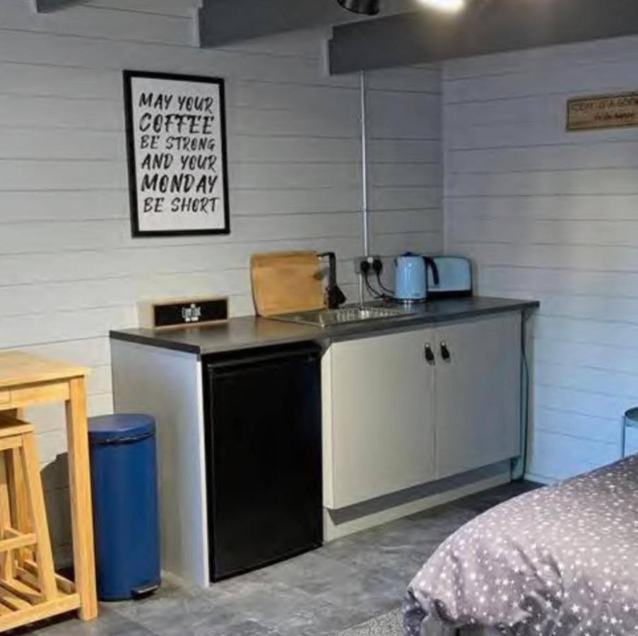 Cosy, Self-Contained Garden Room In City Centre! Герефорд Екстер'єр фото